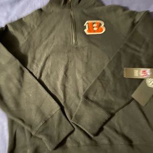 Cincinnati Bengals Men’s 1/4 Zip Sweater (Medium) Retails for $85